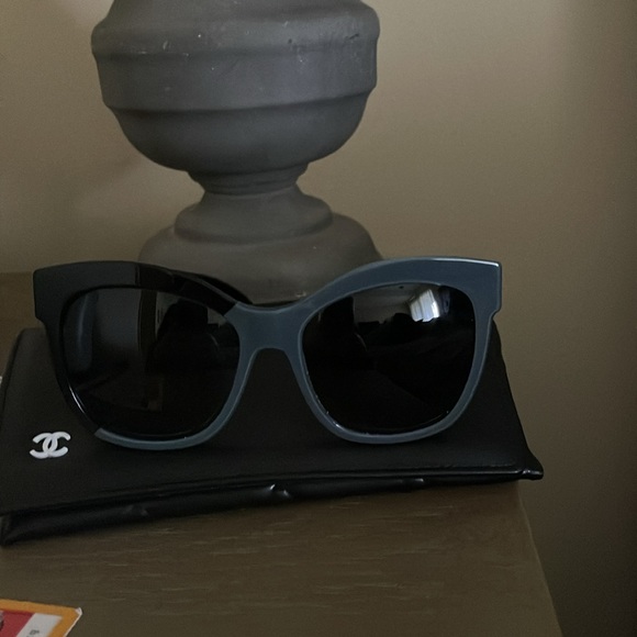 Chanel sunglasses for your own prescription only wore a couple of times - Picture 5 of 7